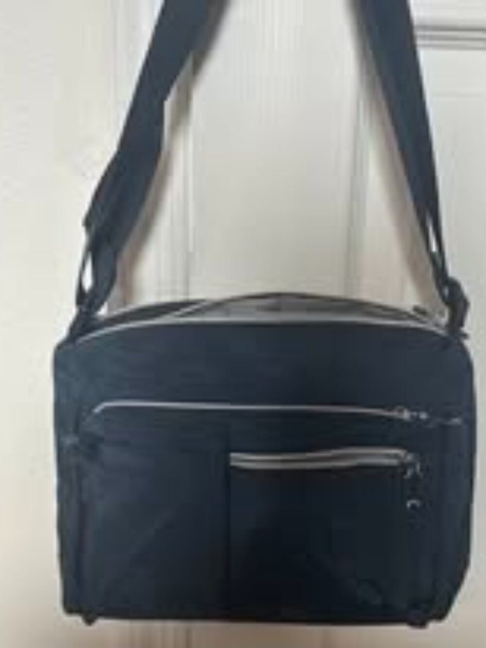 Accessory Beach Bag - Navy Blue with silver zippers great   - plenty of storage